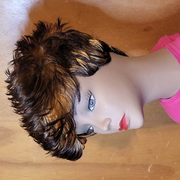 Short Spiky Wig - Picture 3 of 7